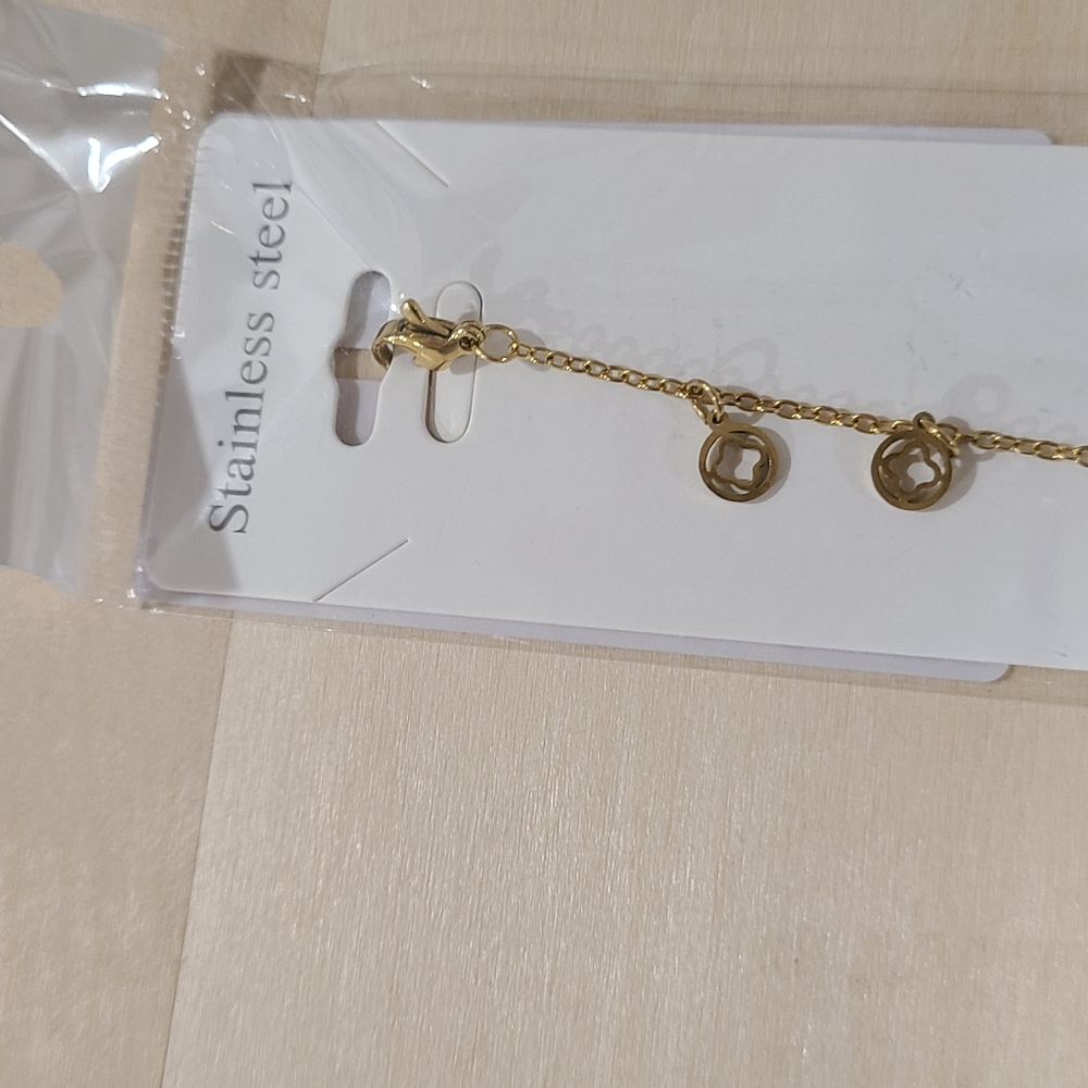 💛💛NEW💛💛 CUTE!! 18kt Gold Plated over SS Hollow Cut Clover Bracelet - Picture 14 of 16